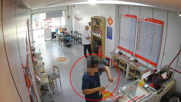 尚牛在线 “购一刮三”？店主允熟客自取自付，竟被偷走50余张彩票！