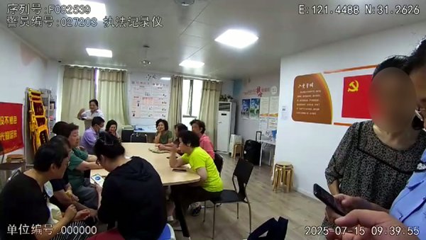 汇盈配资 反诈宣传现场惊现“诈骗分子”？听讲居民意外成为反诈案例“活教材”